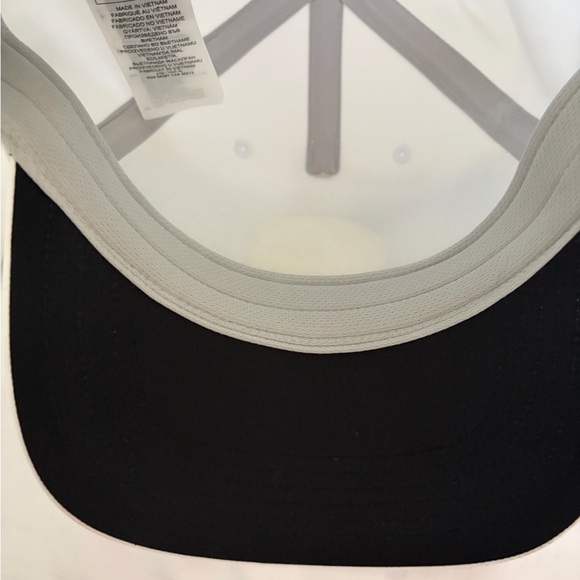 Adidas Disney golf hat - Picture 4 of 6